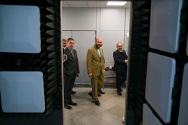 آزمایشگاه تجهیزات ضدانفجار شرکت اپیل 
